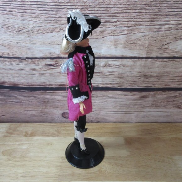 George Washington FAO Schwarz Limited Edition Barbie Doll 1996 Mattel #17557 - Picture 9 of 10